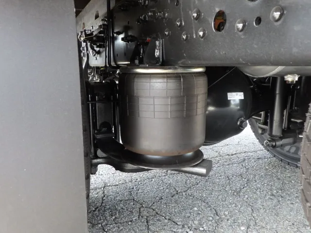 エアサスです。|三菱 ファイター 2KG-FK65F(2WD)の写真5