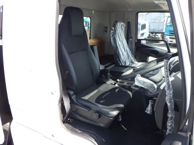 乗車定員は２名です。|三菱 ファイター 2KG-FK65F(2WD)の写真6