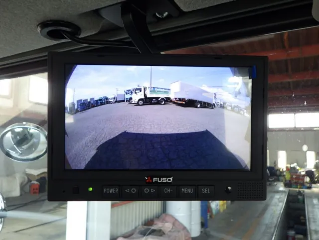 液晶バックモニター付きです。|三菱 ファイター 2KG-FK65F(2WD)の写真23