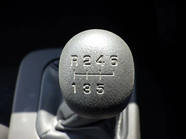 MT６速です。|三菱 ファイター 2KG-FK65F(2WD)の写真25