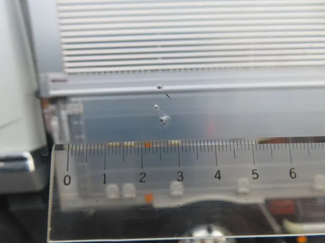 フロントガラス運転席側に飛び石跡があります。|日野 レンジャー QKG-FJ7JGAAの写真16