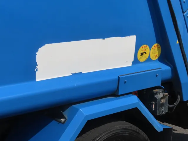 ボディー助手席側に看板隠し塗装がされています。|日野 レンジャー QKG-FJ7JGAAの写真19