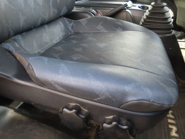 運転席座面の状態です。|日野 レンジャー QKG-FJ7JGAAの写真31