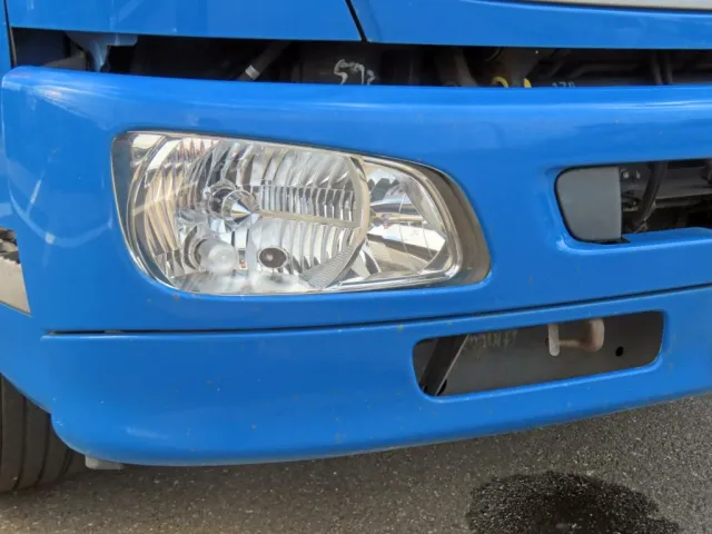 フロントバンパー各所に細かいキズがあります。|日野 レンジャー QKG-FJ7JGAAの写真32