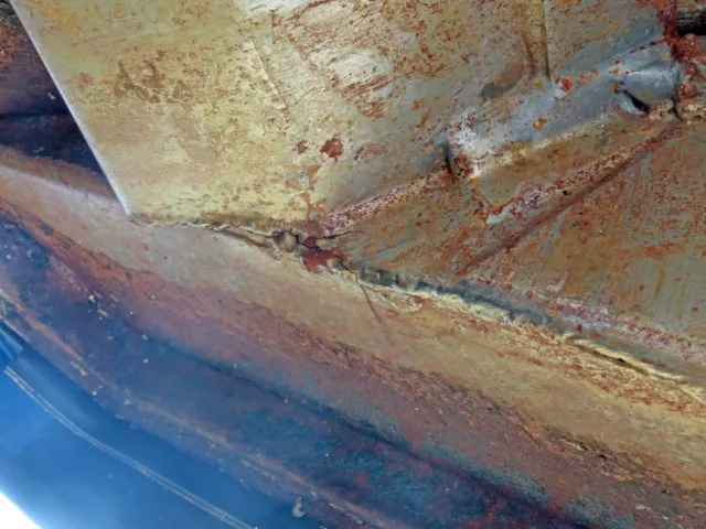 テールゲート内側にヒビがあります。|日野 レンジャー QKG-FJ7JGAAの写真41