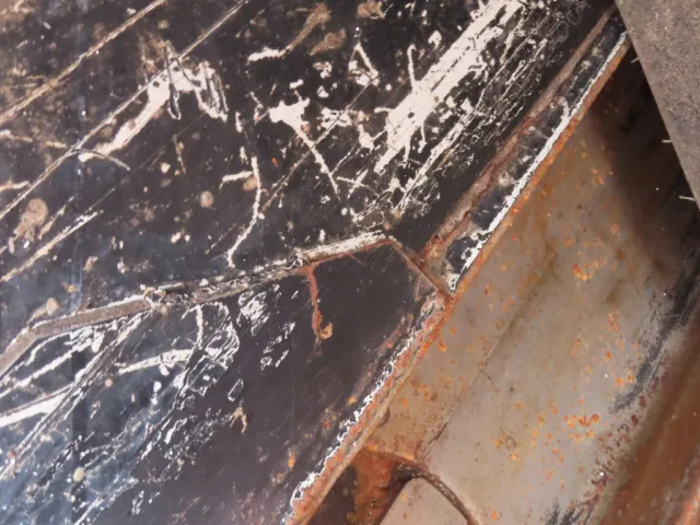 投入口側面にヒビがあります。|日野 レンジャー QKG-FJ7JGAAの写真43