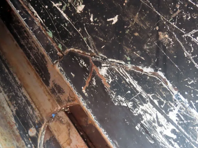 投入口側面にヒビがあります。|日野 レンジャー QKG-FJ7JGAAの写真44