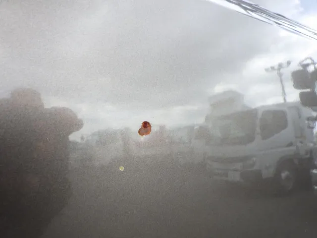 フロントパネルに飛び石キズ・サビ・ヘコミがあります。があります。|三菱 ファイター TKG-FK61F(2WD)の写真23