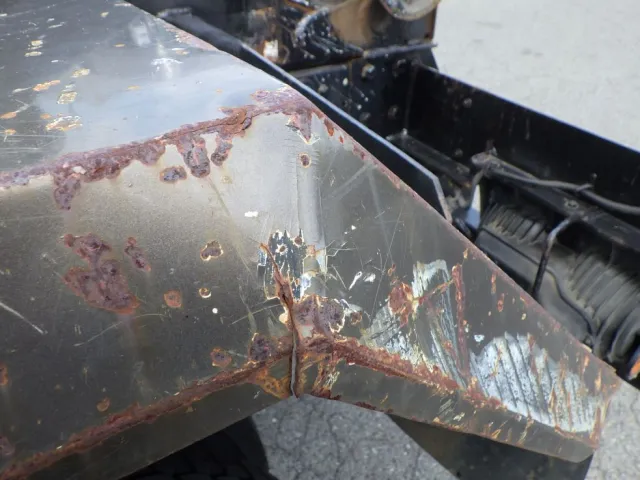 助手席側リヤフェンダーにキズ・サビ・ヘコミ・キレツがあります|三菱 ファイター TKG-FK61F(2WD)の写真31