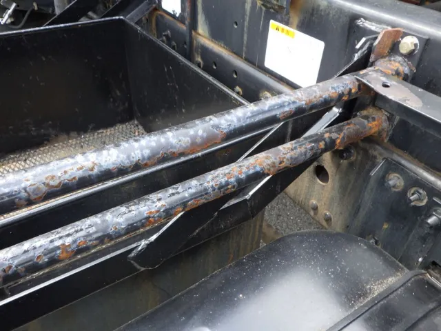 助手席側サイドバンパーステーにサビがあります。|三菱 ファイター TKG-FK61F(2WD)の写真32