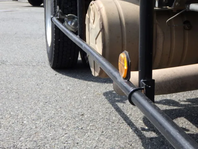 運転席側サイドバンパーに曲がりがあります。|三菱 ファイター TKG-FK61F(2WD)の写真33