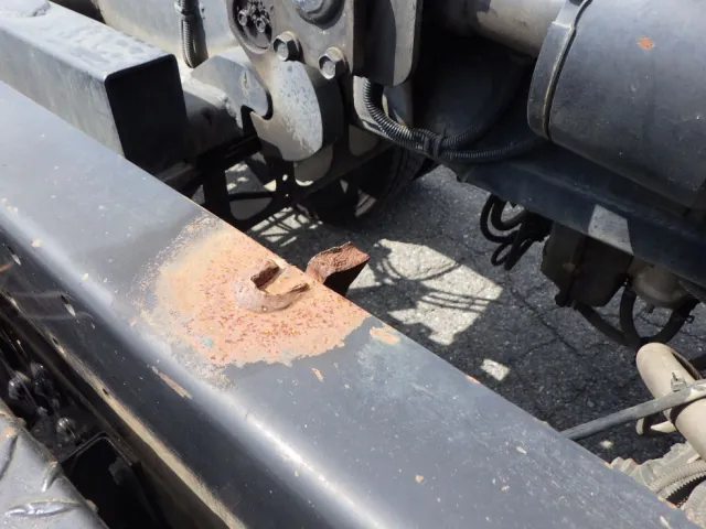 運転席側ガードが欠損しています。|三菱 ファイター TKG-FK61F(2WD)の写真35