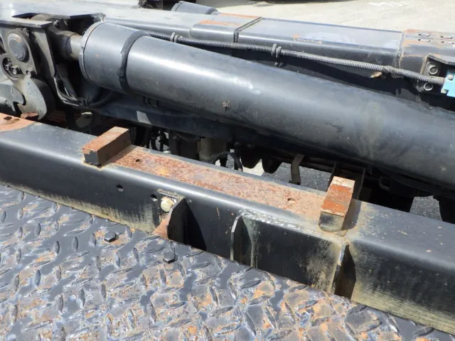 左右のスライドパッドが欠損しています。|三菱 ファイター TKG-FK61F(2WD)の写真36