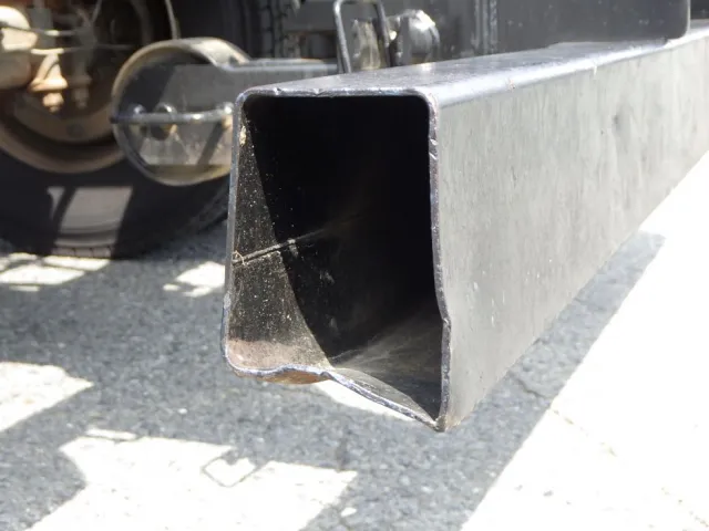 リヤバンパーの両サイドにヘコミがあります。(左右のカバーが欠損しています)|三菱 ファイター TKG-FK61F(2WD)の写真39