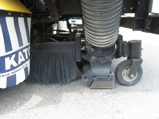 主ブラシ作動時の状態です。|日野 デュトロ SKG-XZU640F(2WD)の写真15