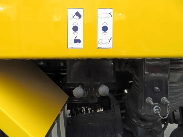 上物の操作レバーです。|日野 デュトロ SKG-XZU640F(2WD)の写真21