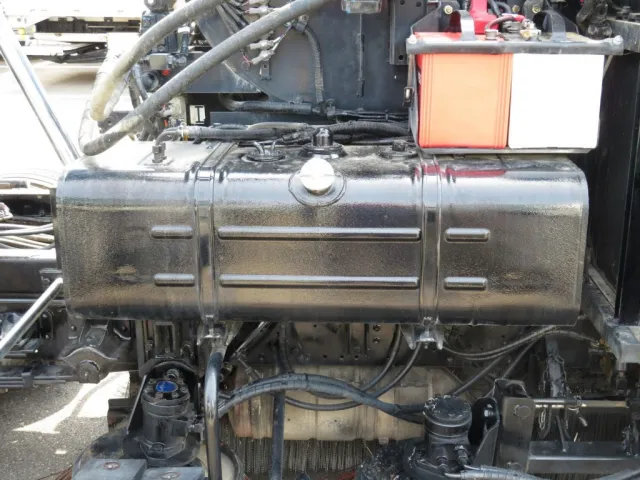 燃料タンクは100Lです。|日野 デュトロ SKG-XZU640F(2WD)の写真27