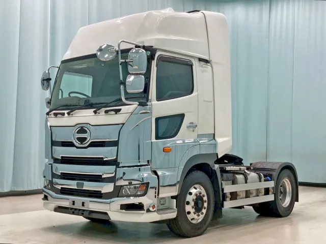 フロント周り、メッキパーツで飾っています。|日野 プロフィア 2DG-SH1EDGGの写真1