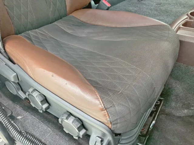 運転席座面にヘタリがあります。|日野 プロフィア 2DG-SH1EDGGの写真9