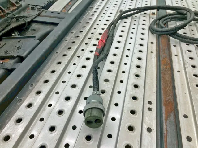 メタルコンセントの形状です。|日野 プロフィア 2DG-SH1EDGGの写真13