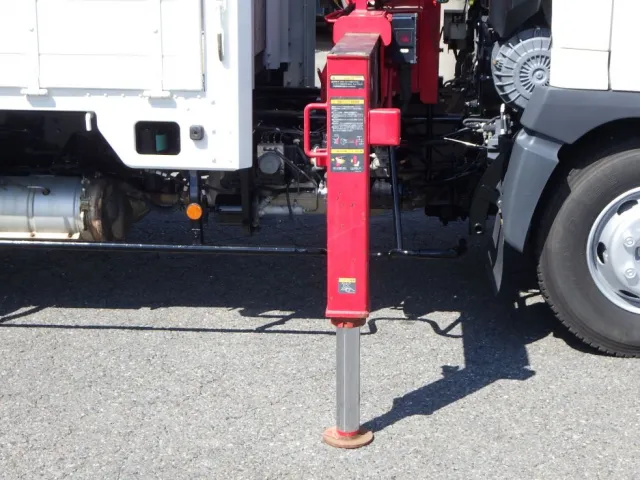 アウトリガーは差し違い式です。|日野 レンジャー 2KG-FC2ABA(2WD)の写真11