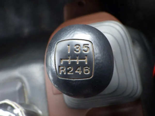 MT６速です。|日野 レンジャー 2KG-FC2ABA(2WD)の写真19