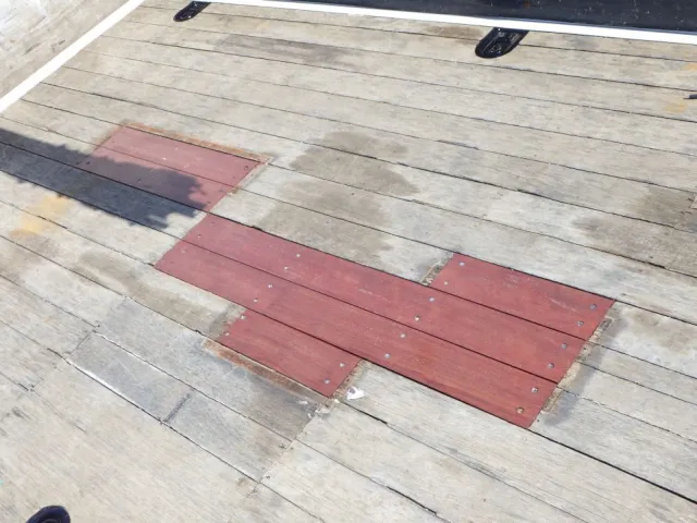 床にパッチ補修があります。|日野 レンジャー 2KG-FC2ABA(2WD)の写真39