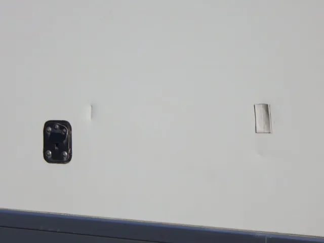 ボディー後方の助手席側にキズ・ヘコミ・補修跡があります。|日野 プロフィア 2DG-FW1AHJの写真30