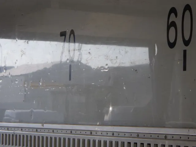 荷台内側にキズ・ヘコミがあります。|日野 プロフィア 2DG-FW1AHJの写真34