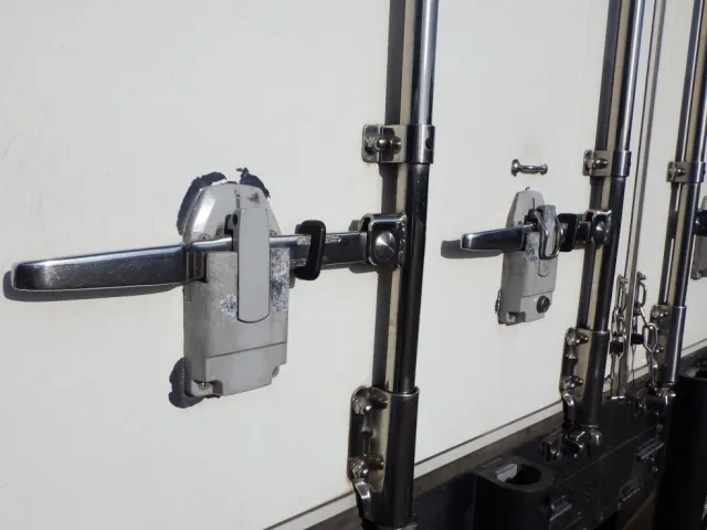 ハンマーロック回りに腐食があります。|日野 プロフィア 2DG-FW1AHJの写真36