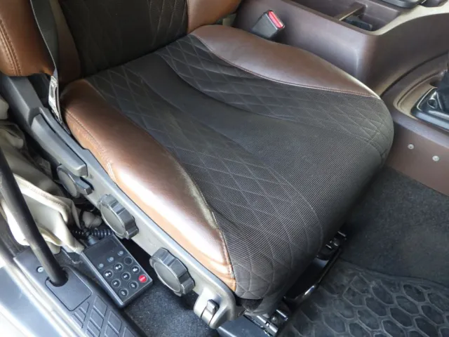 運転席座面にヘタリがあります。|日野 プロフィア 2DG-FW1AHJの写真39