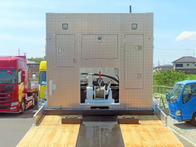 ウインチ付きです。(前立ては物入れ加工がされています)|三菱 スーパーグレート 2PG-FS80VZの写真11