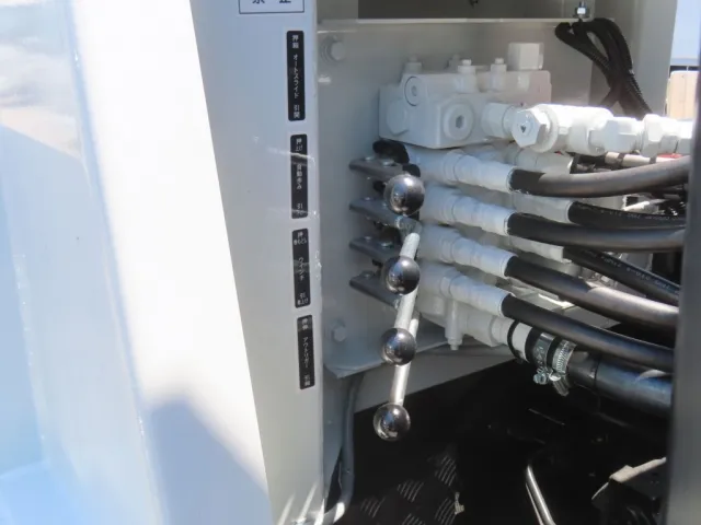 上物の操作レバーです。|三菱 スーパーグレート 2PG-FS80VZの写真17