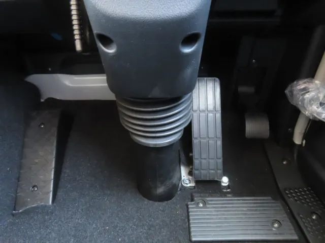 2ペダルです。|三菱 スーパーグレート 2PG-FS80VZの写真24