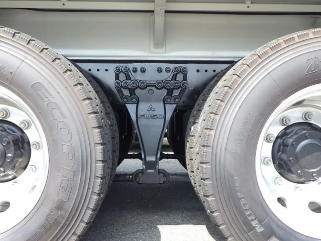 タイヤ間の状態です。（エアサスです）|三菱 スーパーグレート 2PG-FU84GZの写真5