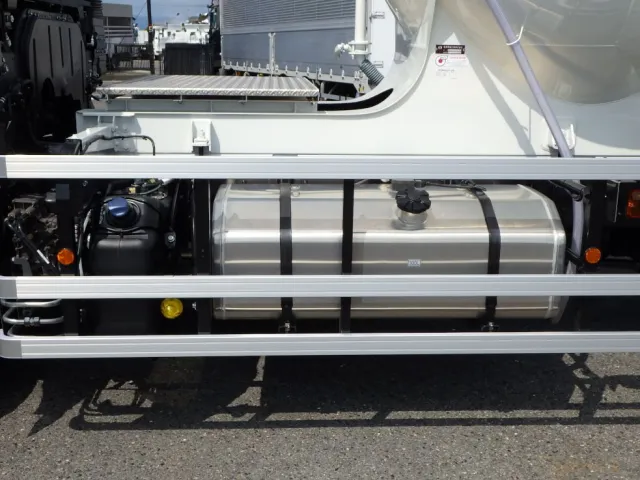 燃料タンクは２００Lです。|三菱 スーパーグレート 2PG-FU84GZの写真19