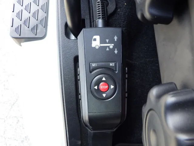 エアサスのコントローラーです。|三菱 スーパーグレート 2PG-FU84GZの写真21