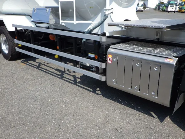 サイドバンパーはアルミ製です。|三菱 スーパーグレート 2PG-FU84GZの写真36