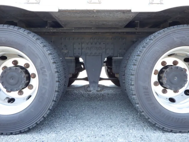 タイヤ間の状態です。(エアサスです)|UDトラックス クオン 2PG-CG5CAの写真5
