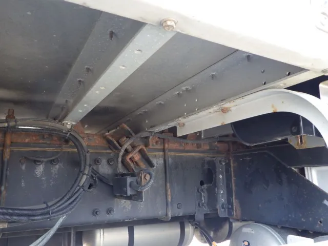 シャーシとネタの状態です。(縦ネタは鉄・横ネタはアルミ製です)|UDトラックス クオン 2PG-CG5CAの写真7