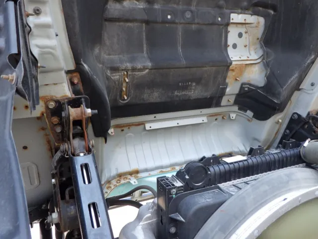 キャブ裏側にサビがあります。|UDトラックス クオン 2PG-CG5CAの写真26