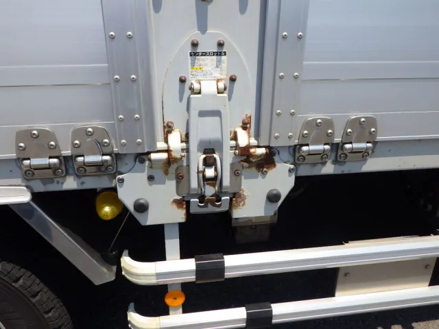 左右の中柱にサビがあります。|UDトラックス クオン 2PG-CG5CAの写真30