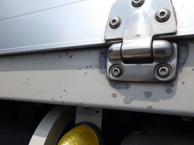 左右のサイドレールにキズがあります。|UDトラックス クオン 2PG-CG5CAの写真32