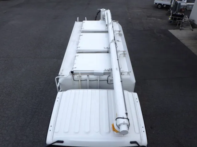 タンク天井の状態です。|いすゞ フォワード 2RG-FSR90S2の写真7