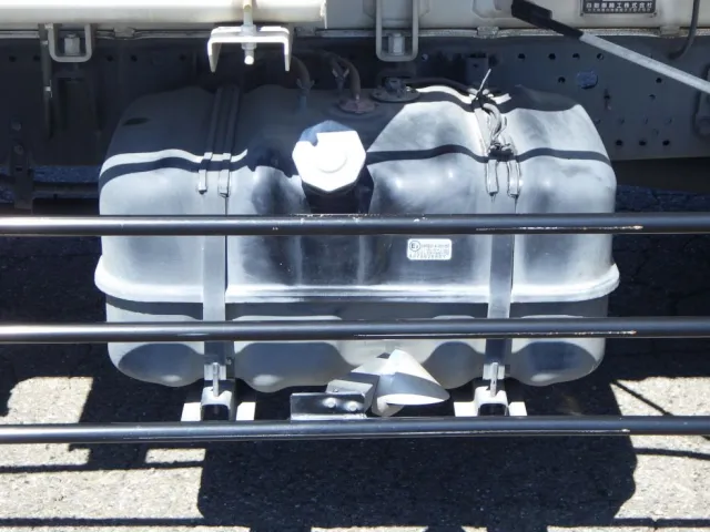 燃料タンクは１００Lです。|いすゞ フォワード 2RG-FSR90S2の写真17