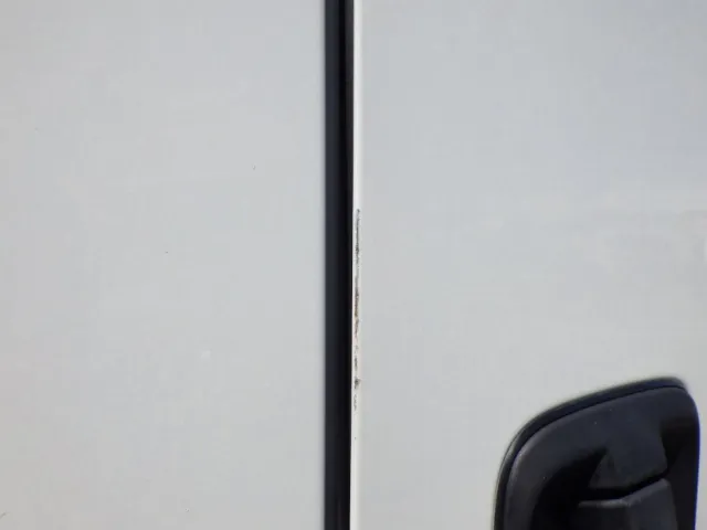 運転席側ドアにキズがあります。|いすゞ フォワード 2RG-FSR90S2の写真23