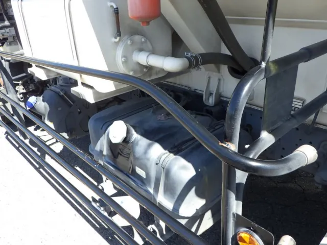 助手席側サイドバンパーに曲がりがあります。|いすゞ フォワード 2RG-FSR90S2の写真30