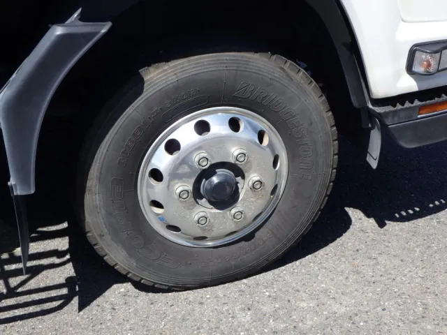 ホィールはアルミ製です|いすゞ フォワード 2RG-FSR90S2の写真35