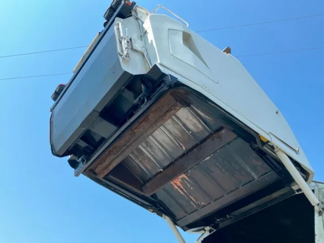 ホッパー裏側の状態です。|日野 レンジャー TKG-FC9JEAA(2WD)の写真8