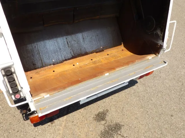 投入口の状態です。|日野 レンジャー TKG-FC9JEAA(2WD)の写真12